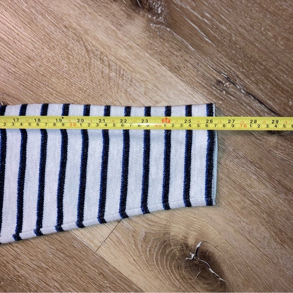 1901 Striped long-sleeve top | Women’s Size XL
| Blue, Black And White - Picture 9 of 11